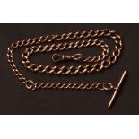 Late 19th century 9ct gold graduated curb link watch chain set with T-bar and swivel, length 17",