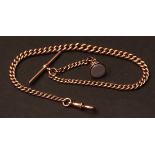 9ct gold graduated curb link watch chain, set with T-bar, swivel and small chain fob of wirework