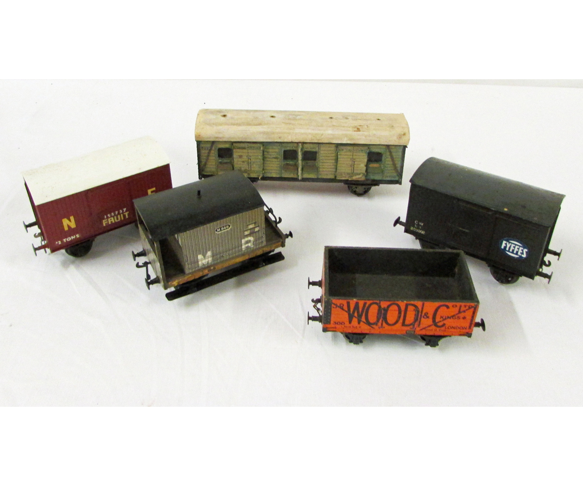 Mixed '0' gauge to include Leeds Model Co wooden coach with lithographed sides and roof, six open