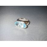 18ct white gold topaz ring size M