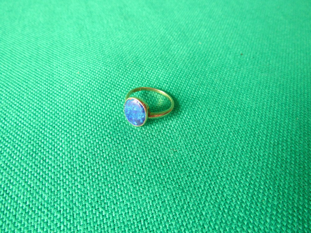 18ct gold opal ring, size M 3.2g