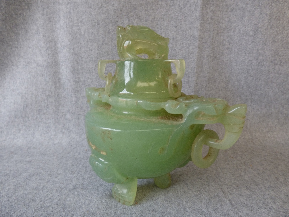 Green jadeite Koro with ring handles, the cover with frog finial - Image 2 of 5