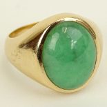 Men's Vintage Cabochon Green Jade and 14 Karat Yellow Gold Ring. Signed 585 14K. Good condition.