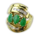 Vintage 18 Karat Yellow Gold, Green Jade and Baguette Cut Diamond Ring. Signed 18K. Good vintage