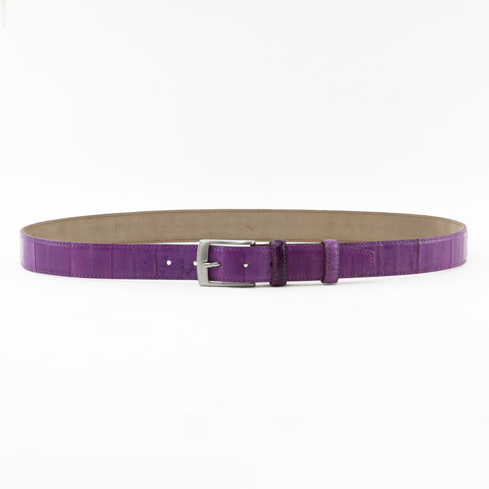 Vera Anguilla Italian Genuine Crocodile Belt. Impressed company logo on underside. Light wear from