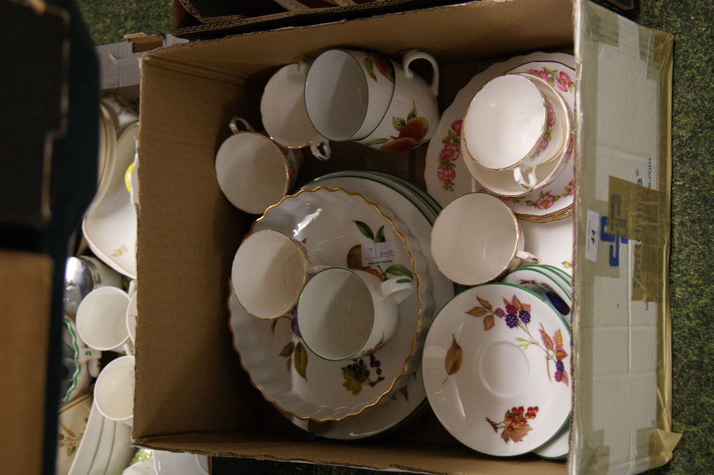 A mixed lot of Royal Worcester items