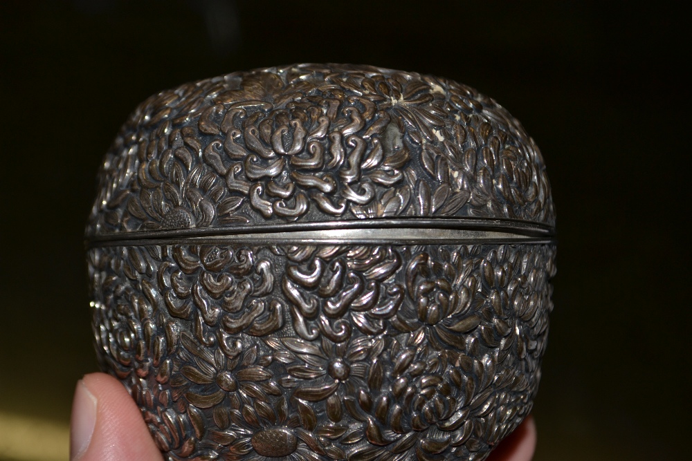 A Japanese silver circular pot with cover, relief decorated with chrysanthemums, - Image 7 of 7