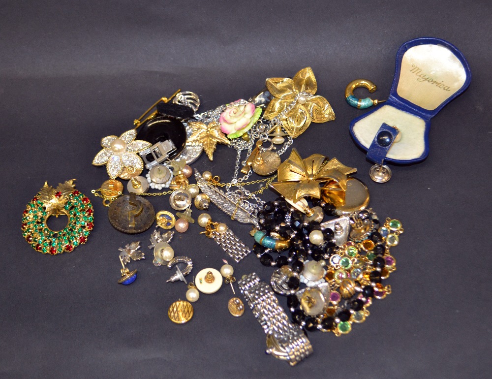 Quantity of costume jewellery. - Image 2 of 2