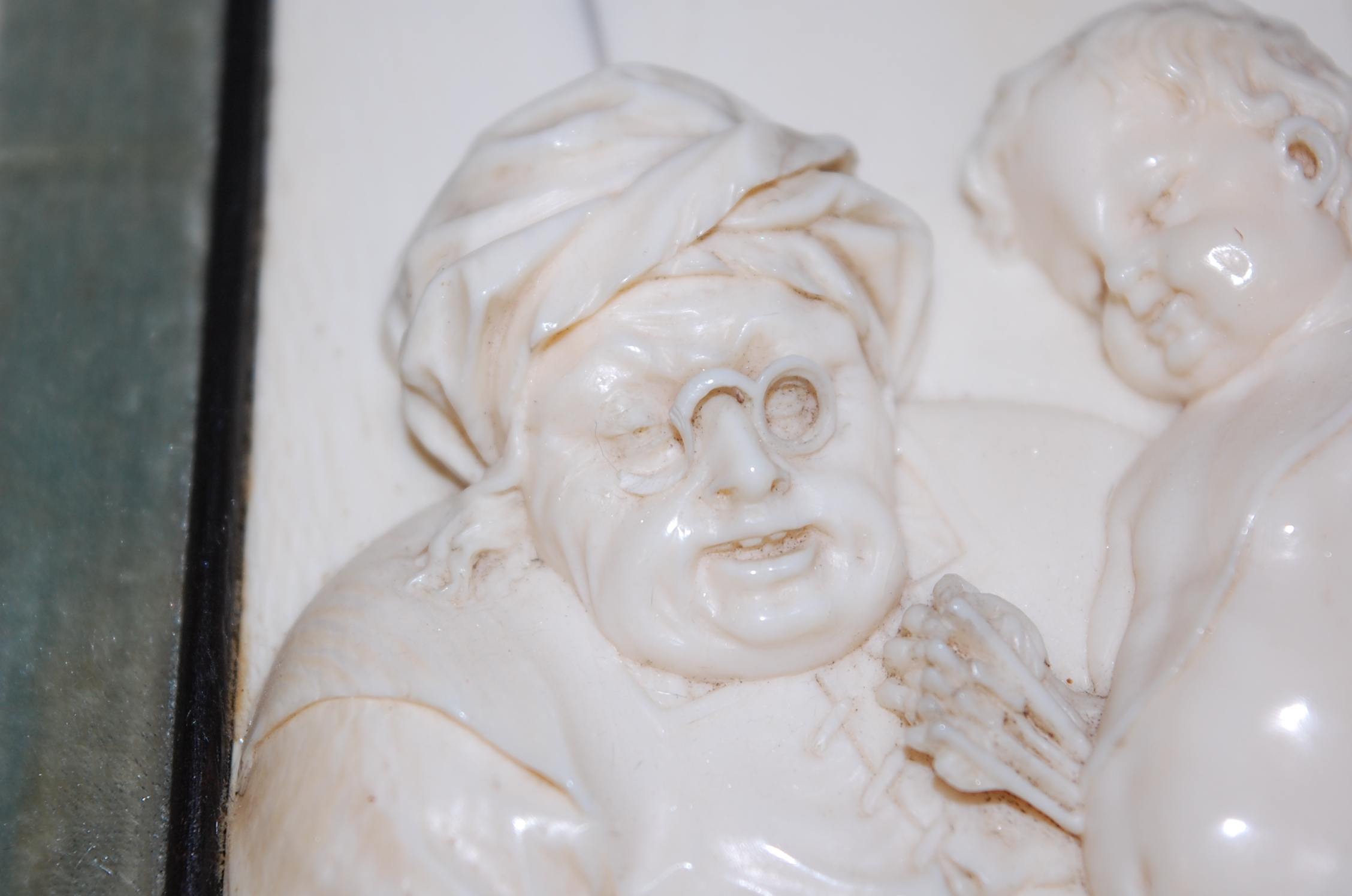 Attributed to Paul Heermann (1673-1732) - Cupid pissing, ivory relief carving, - Image 10 of 18