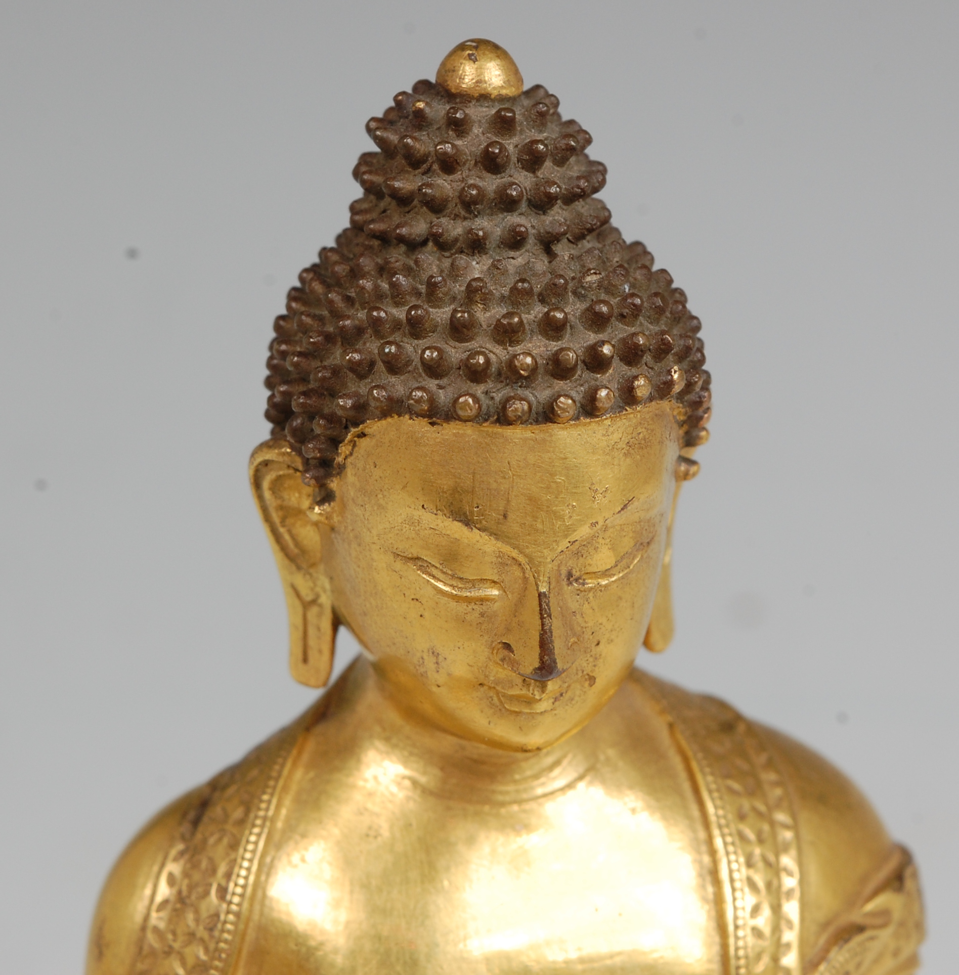 A Chinese finely cast gilt bronze Buddha, having a Qianlong seven character mark panel to the front, - Image 2 of 4