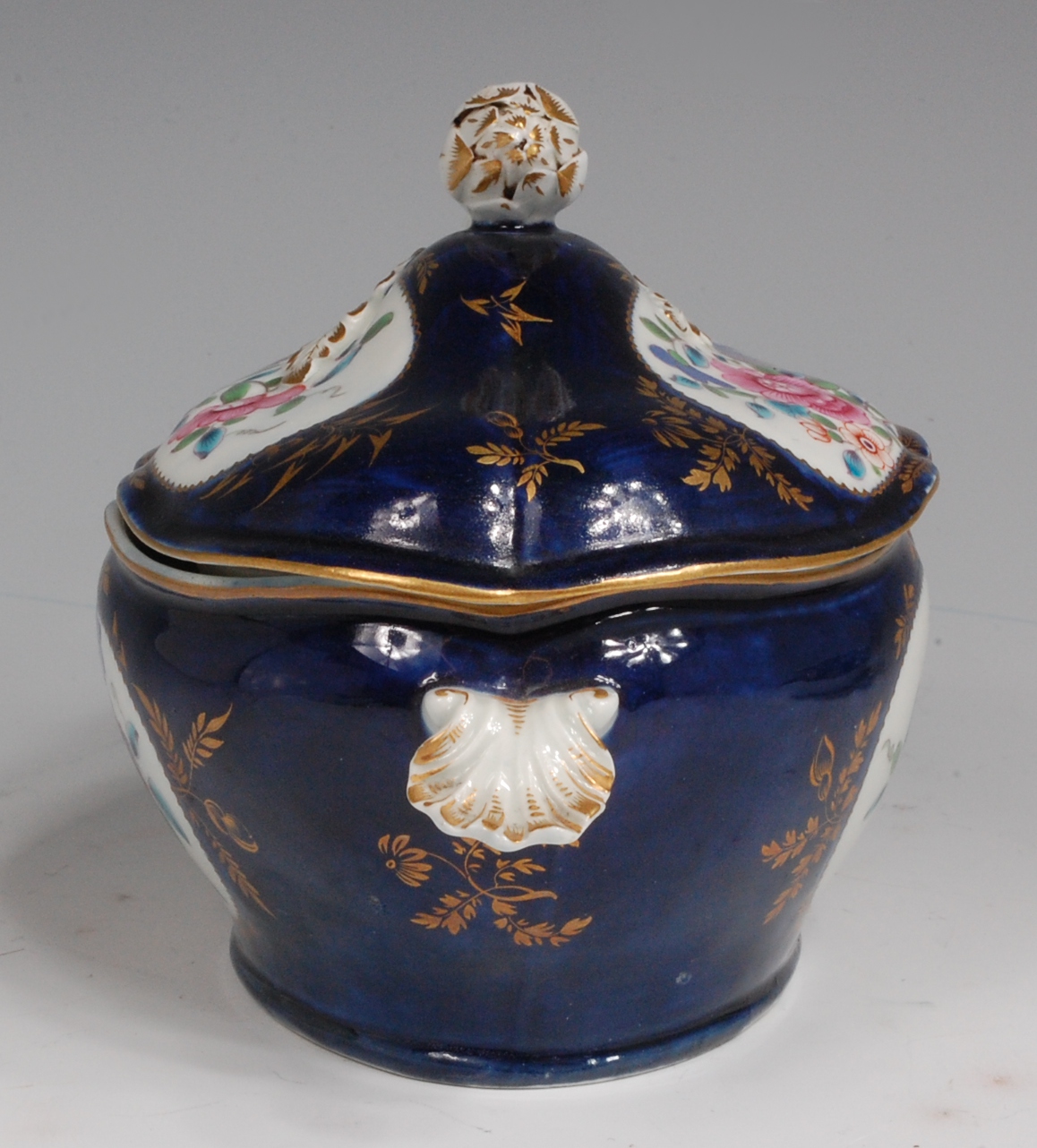 A first period Worcester sauce tureen and cover, with ladle, the cover with artichoke knop, - Image 3 of 5