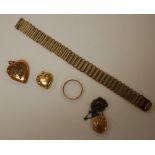 Assorted gold and yellow metal to include wedding band, two heart shaped lockets, oval locket,