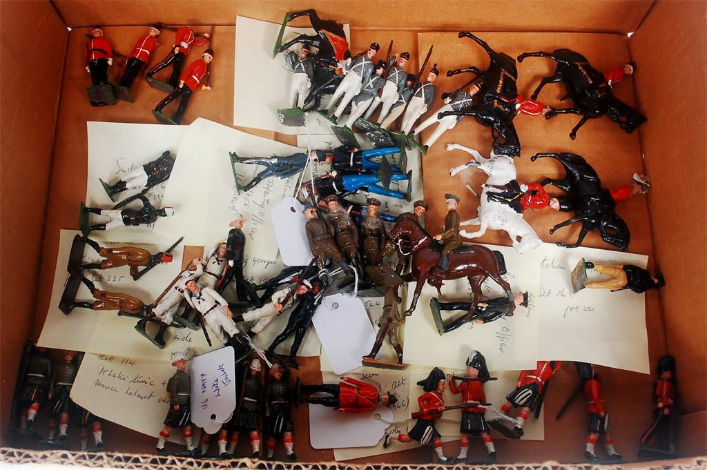 Collection of various Britains military figures,