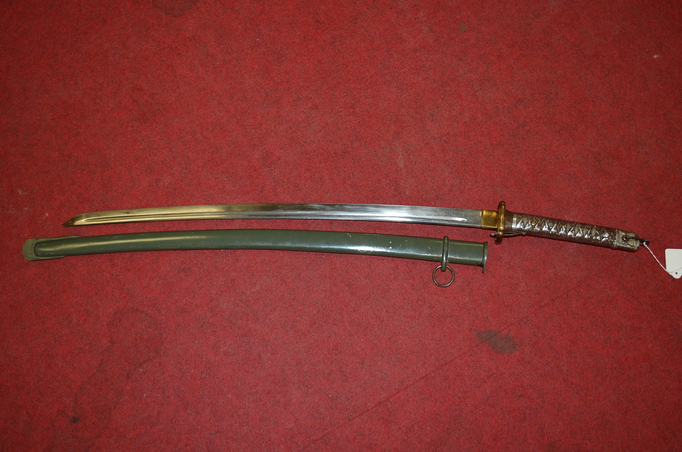 A Japanese shin gunto katana, having a 67cm single edged fullered blade numbered 50815, - Image 8 of 14