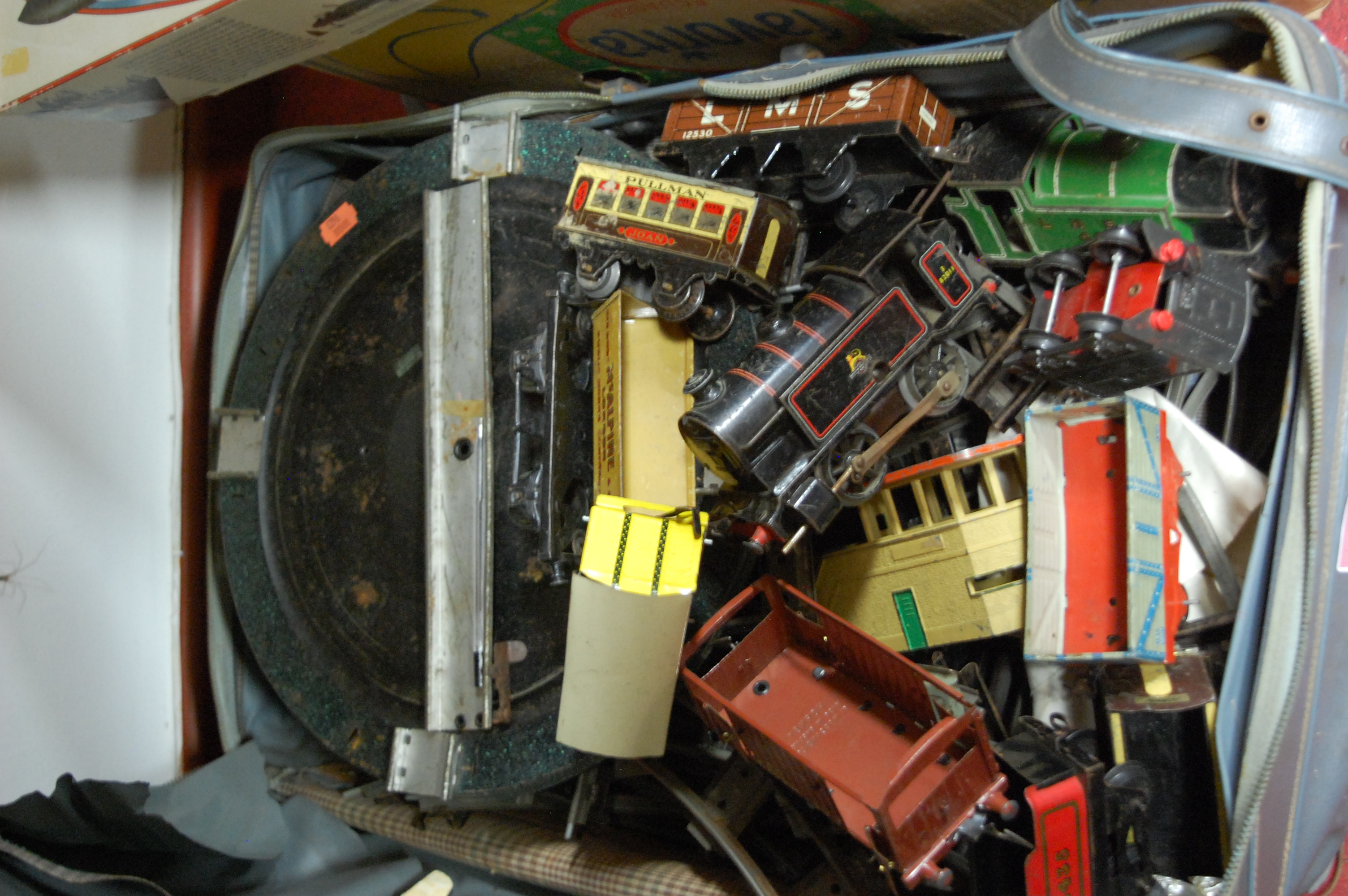 A Hornby tinplate 0 gauge locomotive and various other tinplate locos,