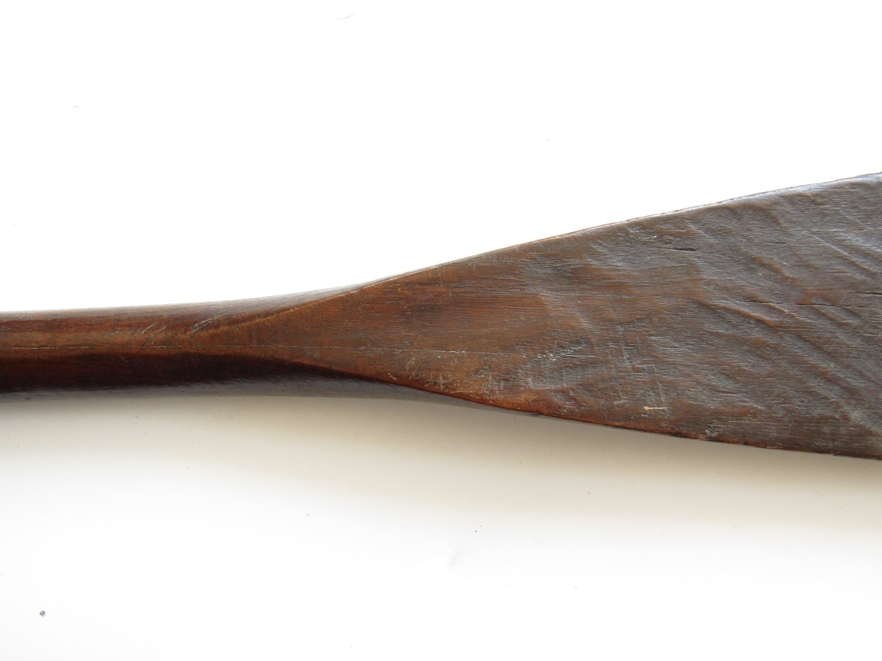 An antique Maori hoe / paddle, having an offset palmate blade and cylindrical pommel, 158 cm - Image 2 of 3