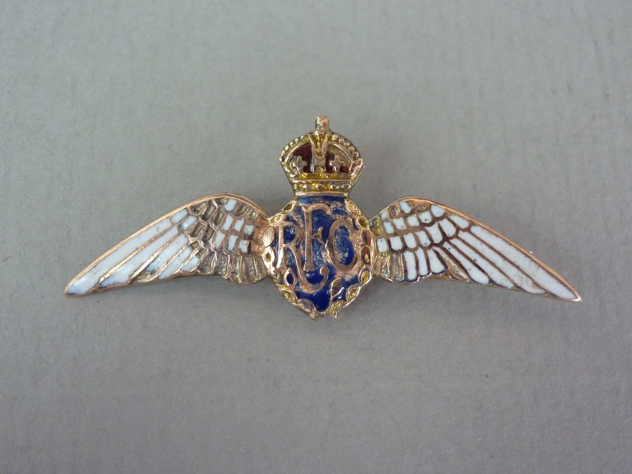 An enamelled 9ct gold Royal Flying Corps sweetheart brooch