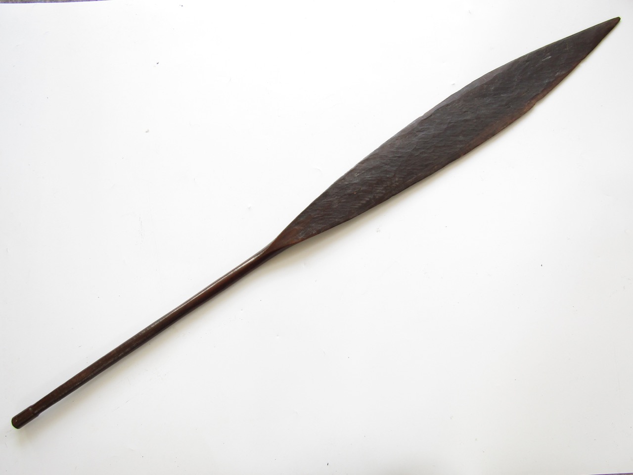 An antique Maori hoe / paddle, having an offset palmate blade and cylindrical pommel, 158 cm