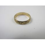 A 9ct gold band, bright-cut in a running chevron and star design, 1.2g