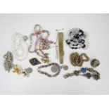 Sundry vintage costume jewellery, including necklaces, brooches and a wristwatch