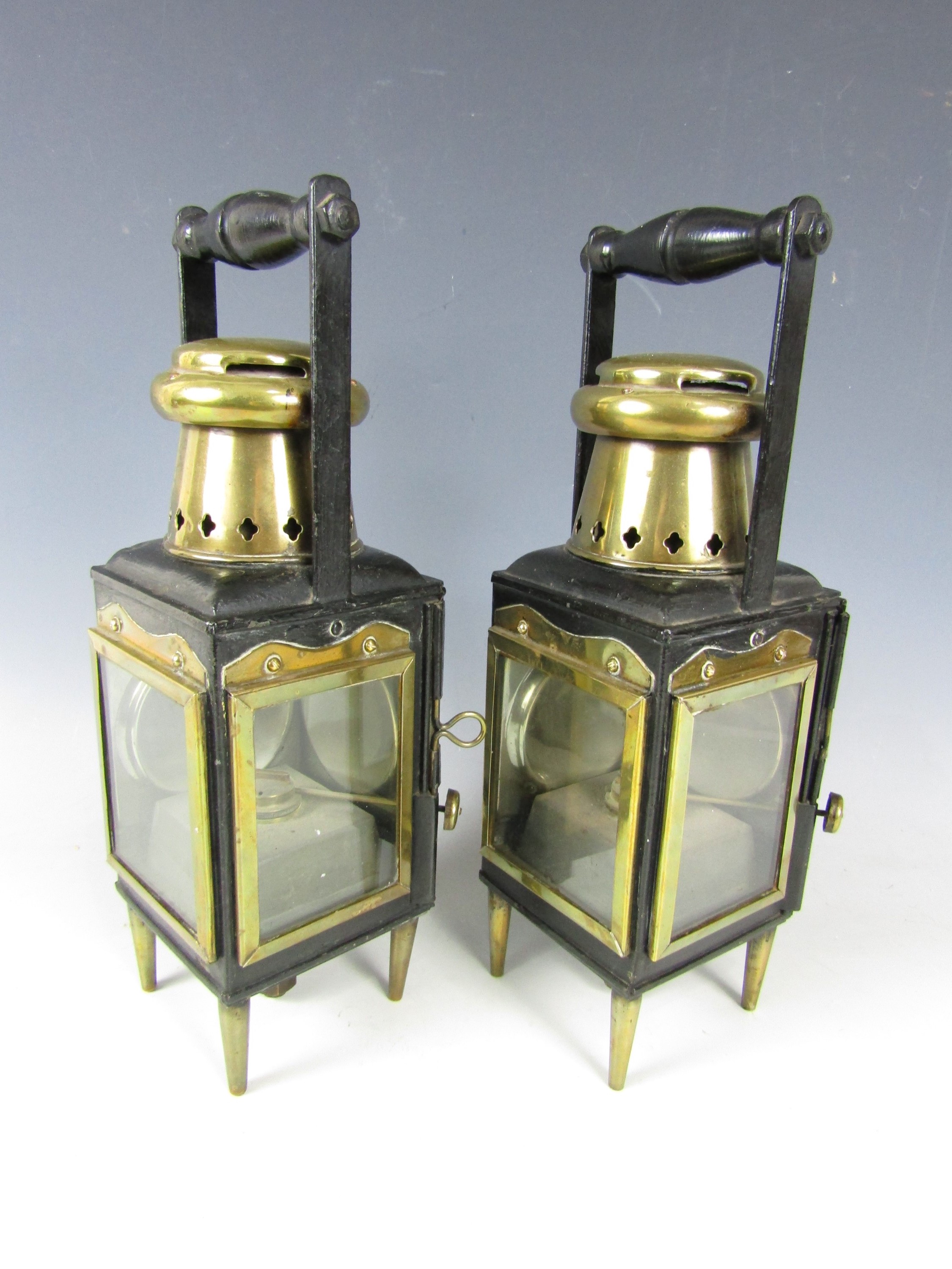 A pair of Victorian brass and iron railway or carriage lanterns, 36 cm - Image 2 of 2