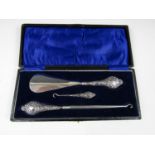 An early George V cased set of silver handled shoe horn and button hooks, Chester, 1912