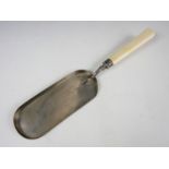 A George V silver crumb scoop, having an ivory handle, Walker & Hall, Sheffield, 1920, 185 g total