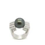 Erricibi white gold, Tahiti pearl and diamonds ring Sortija en oro blanco de la firma Erricibi con