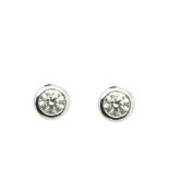 White gold and diamond earrings Pendientes dormilona en oro blanco con brillante engastado en