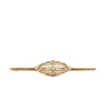 Gold and diamonds neddle brooch Aguja lanzadera en oro con centro calado de  diamantes talla rosa
