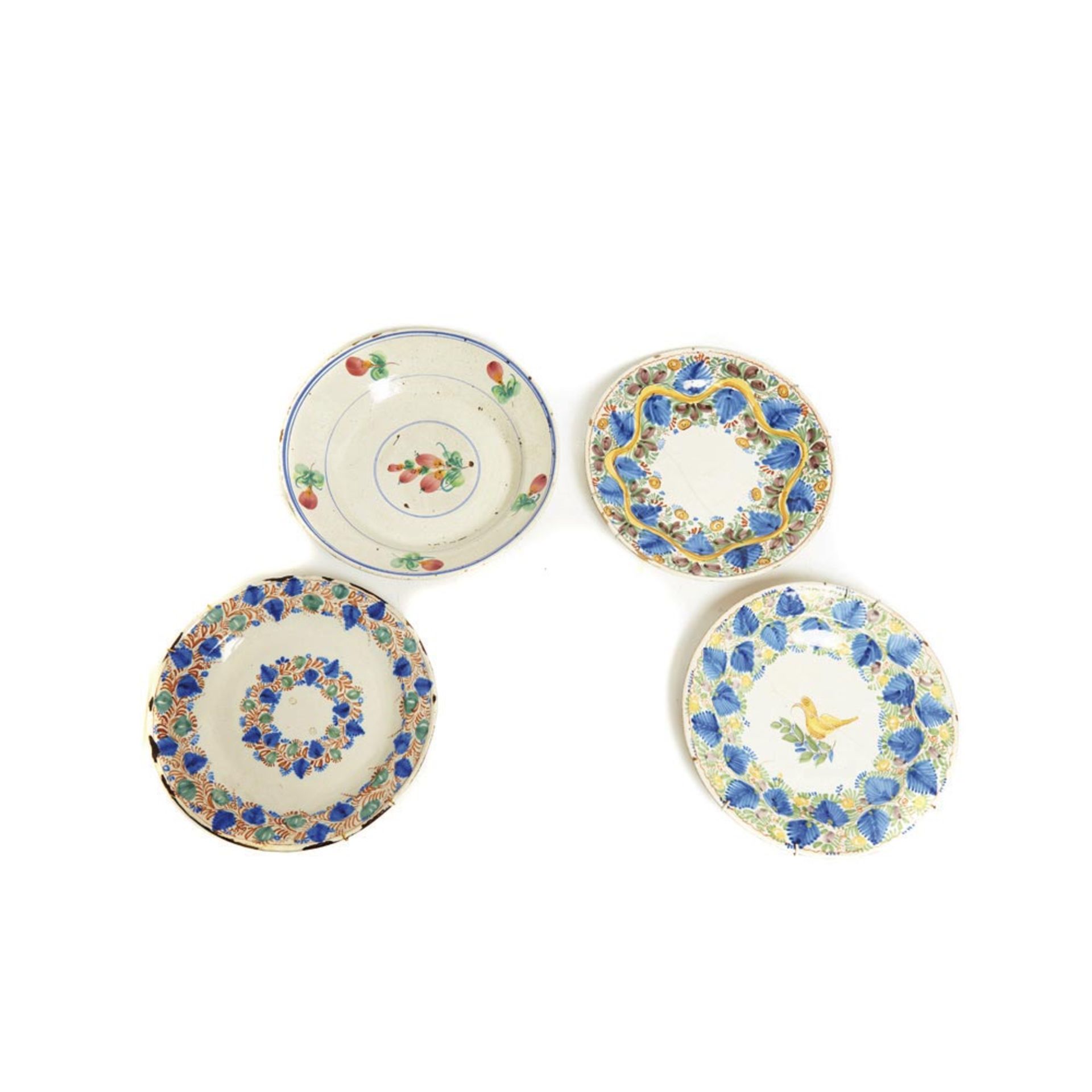 Spanish ceramic four plates lot early 20th century. Lote de cuatro platos en cerámica levantina,