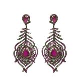 Gold, treated ruby, diamonds, pink and green sapphires earrings Pendientes diseño pluma en oro