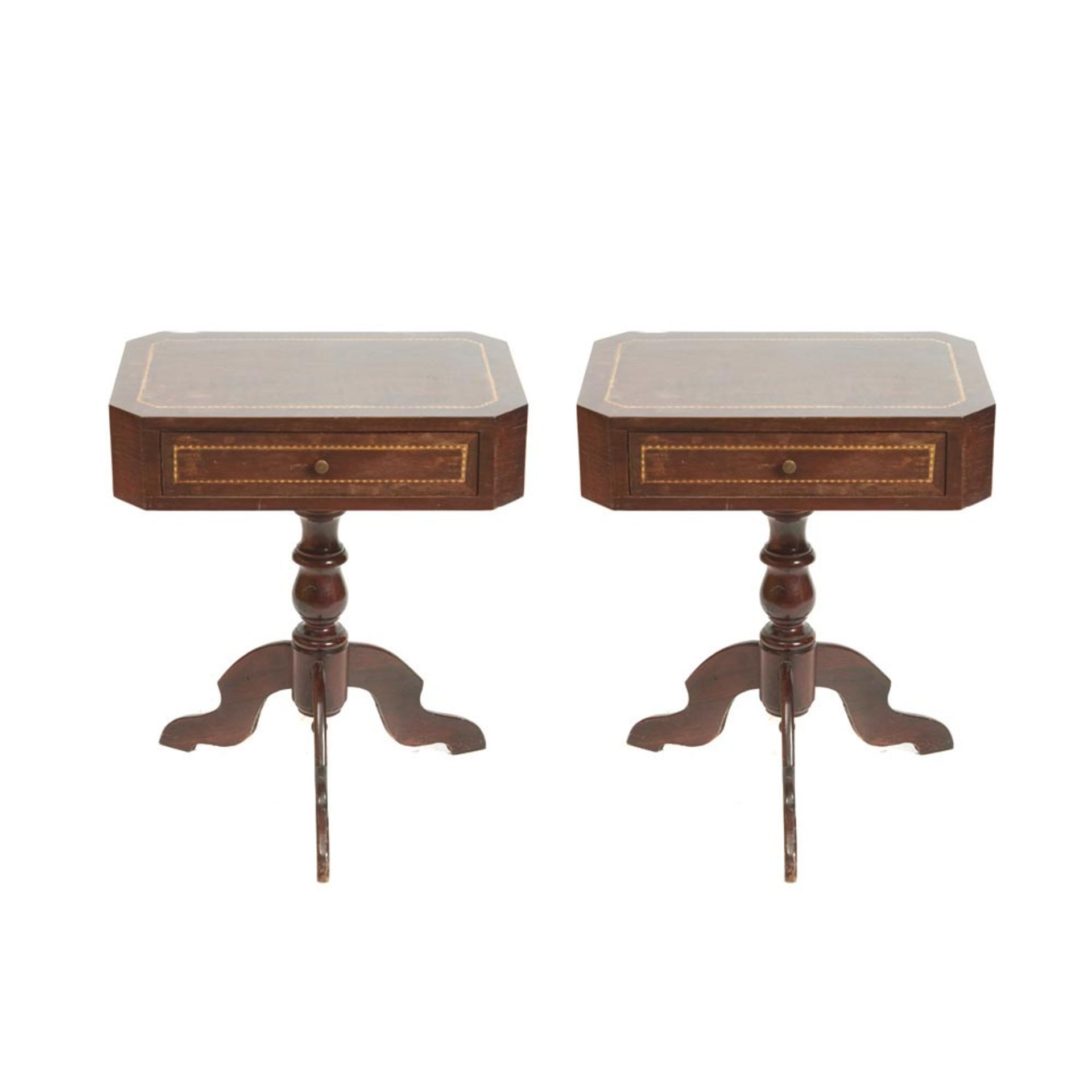 Isabelline mahogany wood pair tables 19th century. Pareja de mesitas isabelinas en madera de caoba
