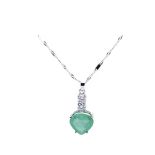 White gold, diamonds and emerald pendant Colgante en oro blanco con pareja de brillantes rematados