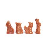 Chinese carved coral figures lot. Budas con melocotón de la longevidad. Lote de cuatro figuras