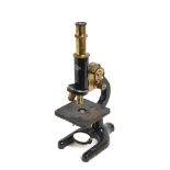 English microscope early 20th century. Microscopio inglés W.R. Prior & Co., ppios del s.XX. Alt.: 36