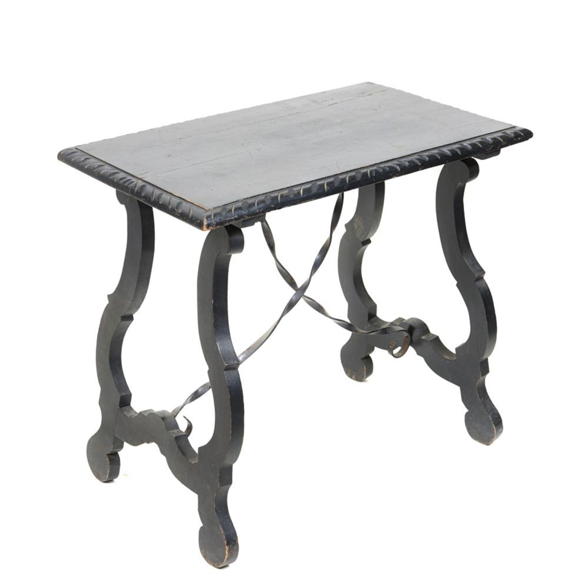 Spanish carved wood and iron table. Mesa tipo castellana en madera tallada con patas de lira