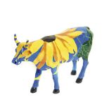 American painted resin Cow Parade figure, c.2003. Vaca Cow Parade. Figura americana en resina
