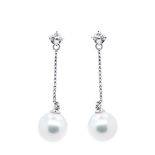 White gold , diamonds and pearl earrings Pendientes en oro blanco con cuerpo superior de