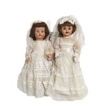 Celluloid communion dolls, c.1950. Lote de dos muñecas de comunión en celuloide, c.1950. Ojos