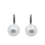 White gold, diamonds and pearl earrings Pendientes en oro blanco con barrita de brillantes