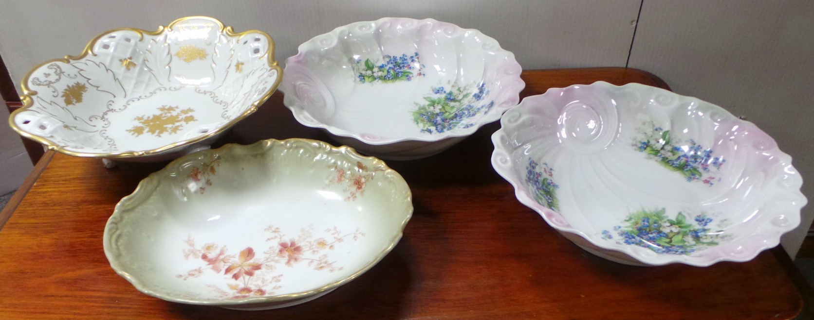 Lot of 4x Dishes