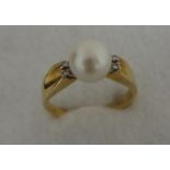 18ct Diamond/Pearl Ring Size P