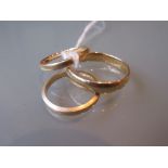 Three 18ct gold wedding bands