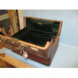 Late 19th / early 20th Century good quality leather Gladstone type bag (lacking fittings)