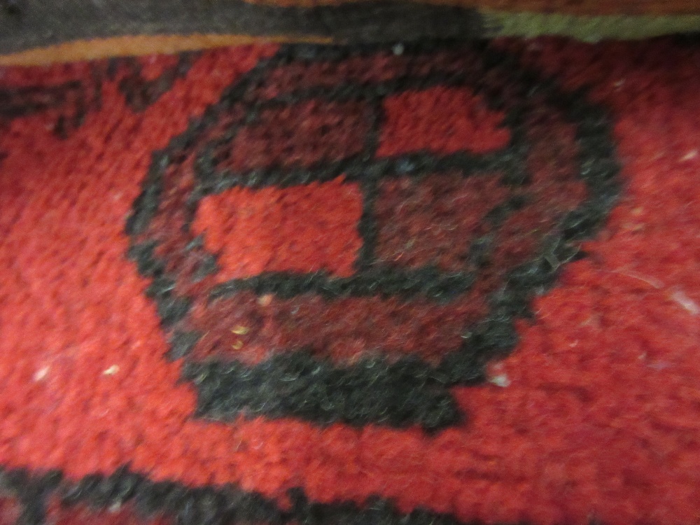 Turkish rug with centre medallion and multiple borders, - Image 5 of 5