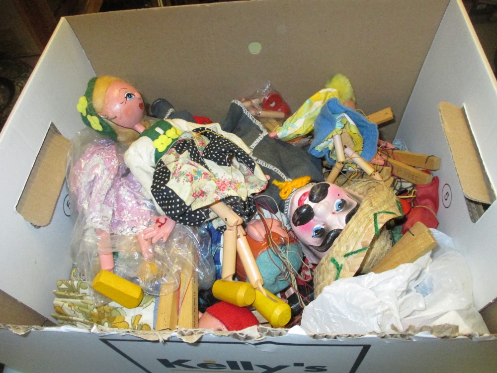Large quantity of various unboxed Pelham and other puppets including: Pelham Puppets Snoopy,
