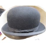 Boxed gentleman's top hat,