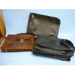 Early 20th Century brown leather satchel with brass lock (a/f),