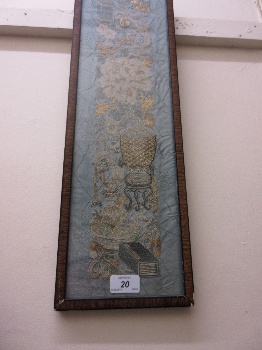 Framed Chinese embroidered sleeve panel - Image 3 of 5